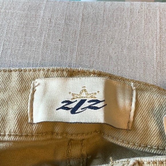 Women's Skinny Jeans in Tan - Picture 4 of 7